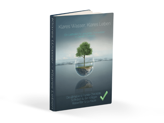 Cover des E-Books 'Klares Wasser, Klares Leben' mit dem Bild eines Baumes, der auf einer in einem Wasserglas gespiegelten Insel wächst.